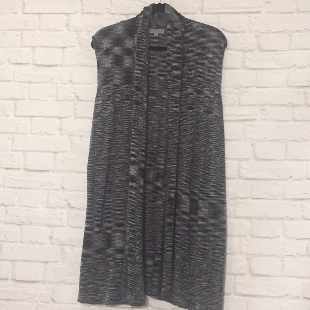 Black/white/grey knit sleeveless sweater